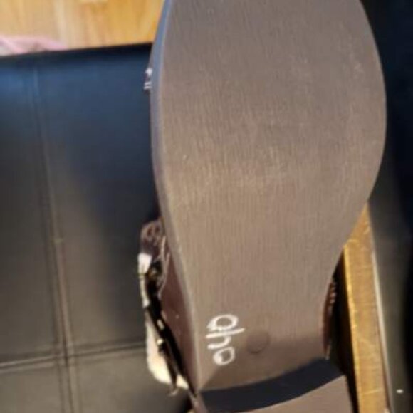 NEW Guess Lace-up Boots - Picture 4 of 7